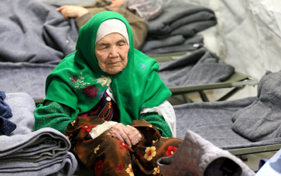 105-jährige Afghanin auf der Flucht