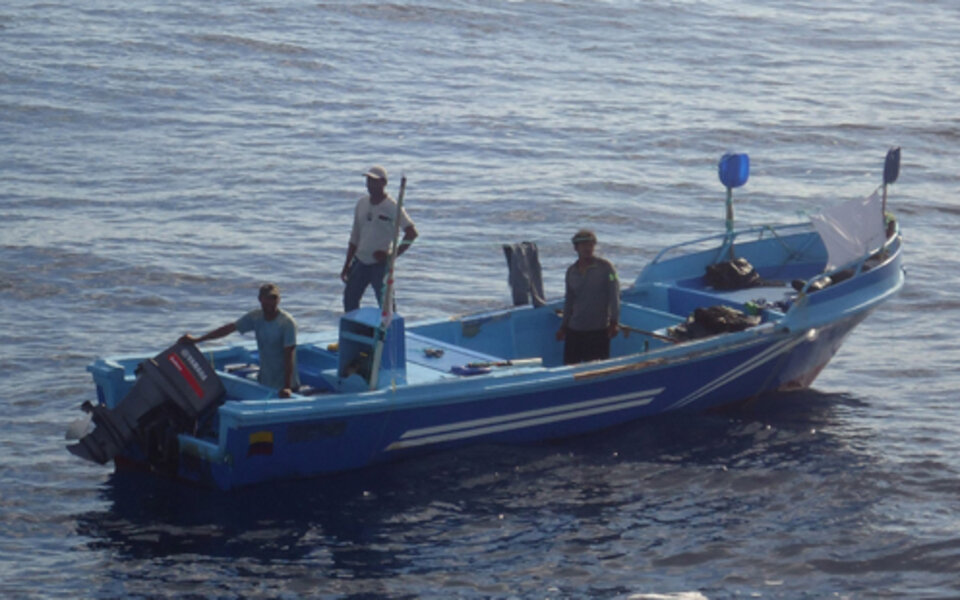 Marine rettet Fischer nach 4-wöchiger Irrfahrt