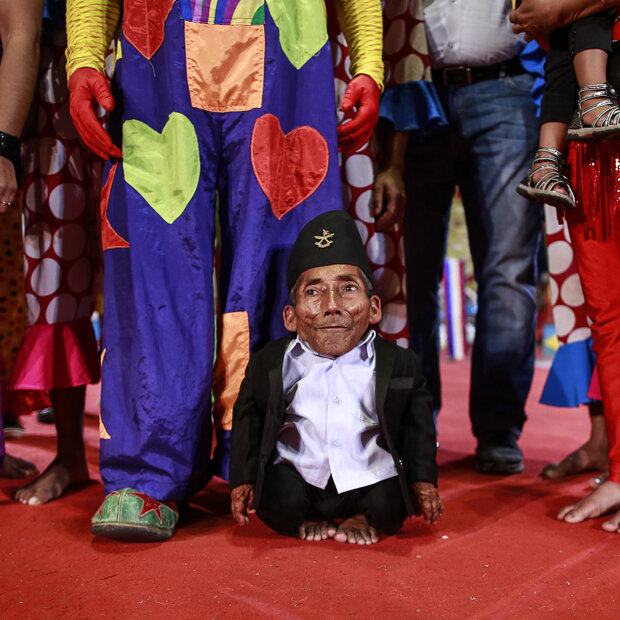 Chandra Bahadur Dangi, der kleinste Mann der Welt, geht mit einem Zirkus auf Tournee