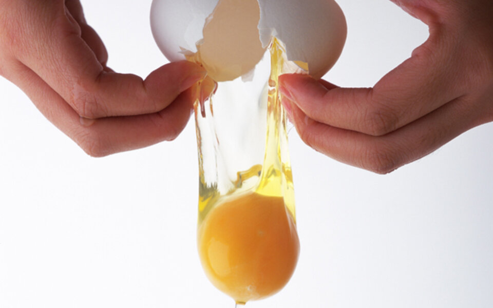 К чему снятся сырые яйца разбивать. Разбитое яйцо. Разбитые яйца. Красиво разбитое яйцо. Женские яйца.