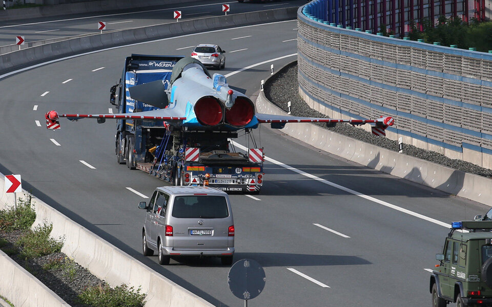 Eurofighter blockierte die Autobahn