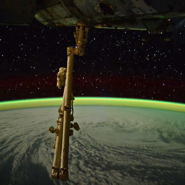 Mystischer Blick von der ISS auf einen Zyklon im Indischen Ozean