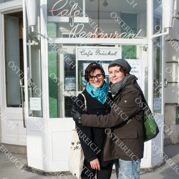 Weil sie sich küssten, wurden zwei Wienerinnen im Café Prückel des Lokals verwiesen.