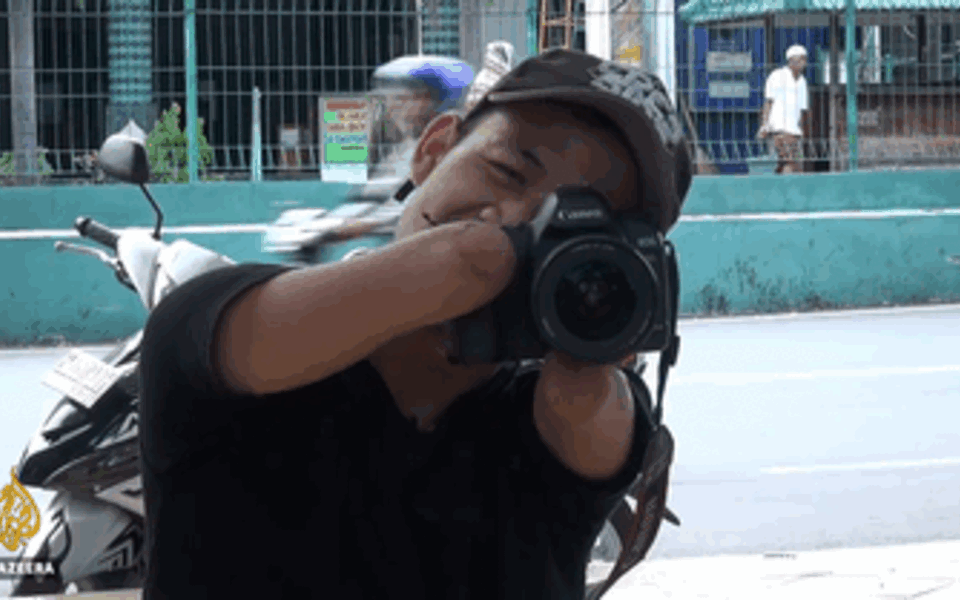 no-legs-arms-photographer-achmad-zulkarnain-indonesia-30.gif