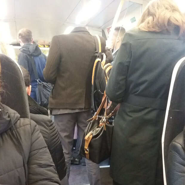 Der kopflose Mann in der U-Bahn
