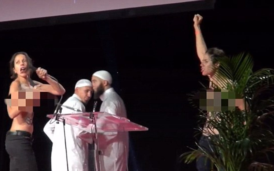 Nackte Frauen stürmten muslimische Konferenz