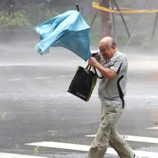 Dieser Mann hat mit dem miesen Wetter in Taiwan zu kämpfen